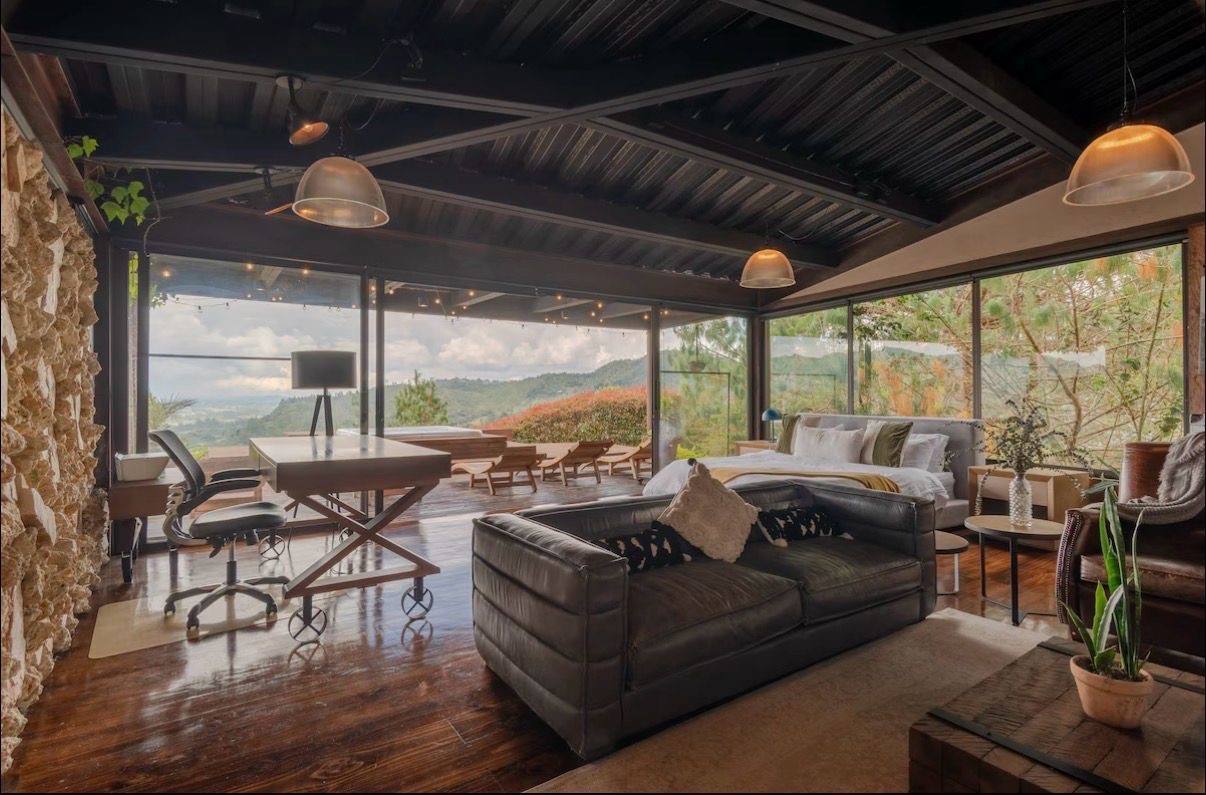 The Anchor Retreat, Medellín
